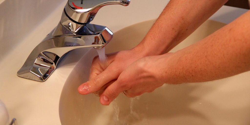 Lavar as mãos de forma correta evita contaminação