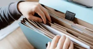 Gestão de categoria em produtos descartáveis: como organizar linha e vender por solução